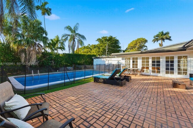 Building Photo - 201 Calle Grande Dr