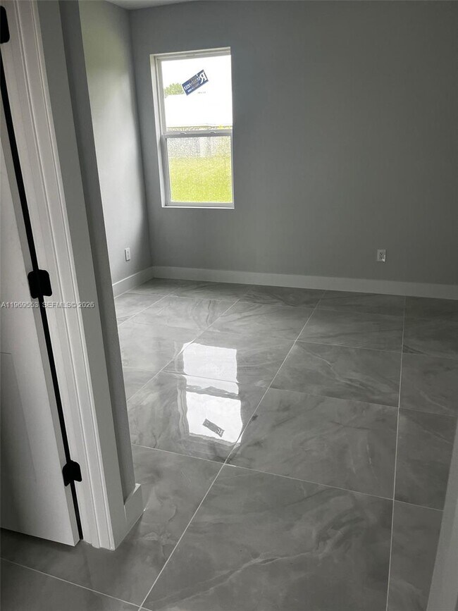 Building Photo - 5517 Ponce De Leon Blvd