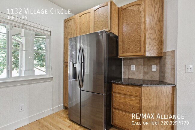 Building Photo - 1132 Village Cir