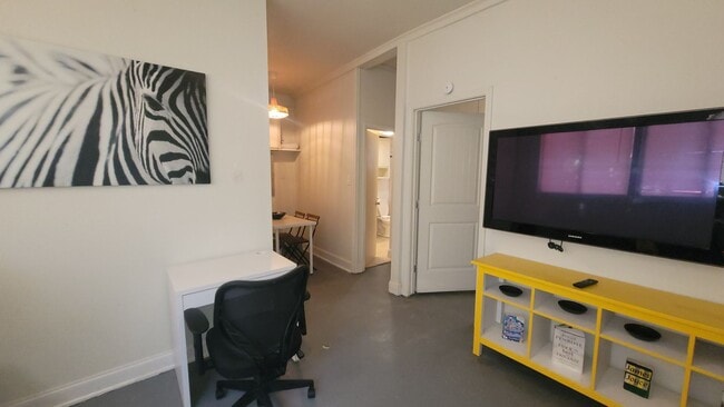 Building Photo - 128 St Francis Ave