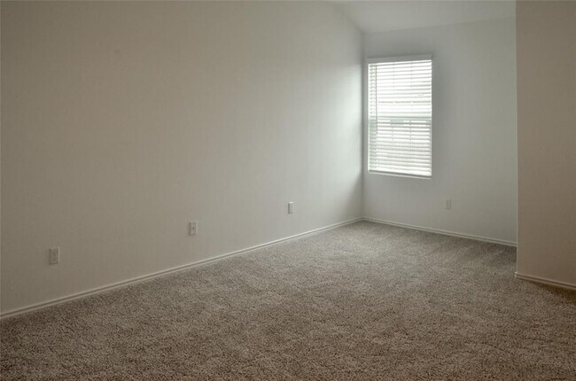Building Photo - 136 Canley Lp
