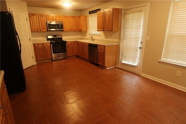 Building Photo - 156 Shadowhill Ln SW