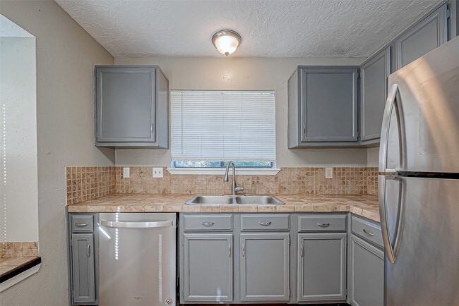 Building Photo - 5105 Beaver Hollow Dr