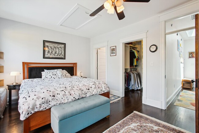 Building Photo - Stunning 3BR+, 3.5BA Capitol Hill Home wit...