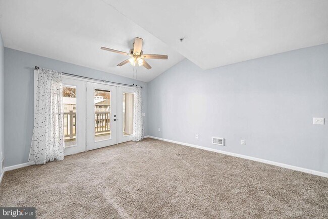 Building Photo - 806 Waters Edge Dr