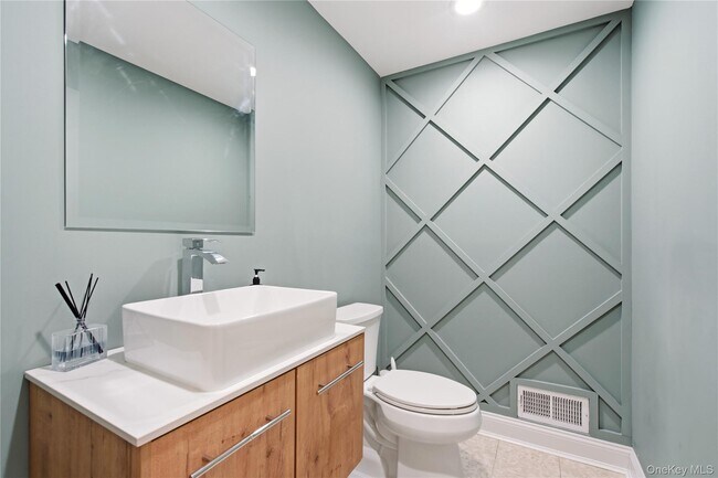 Building Photo - 8 Target Rock Dr