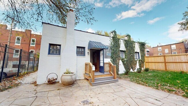 Building Photo - 3517 Magnolia Ave