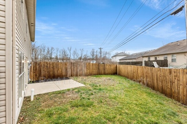 Building Photo - 136 Lowell Ct