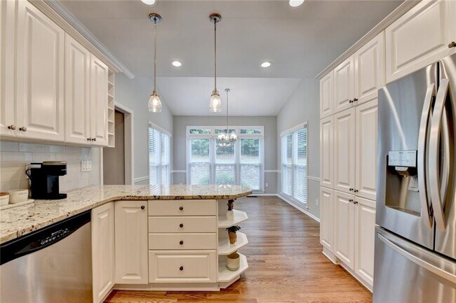 Building Photo - 10665 Wren Ridge Rd