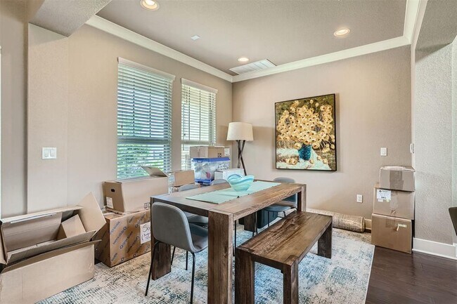 Building Photo - 9401 McKnight Lp