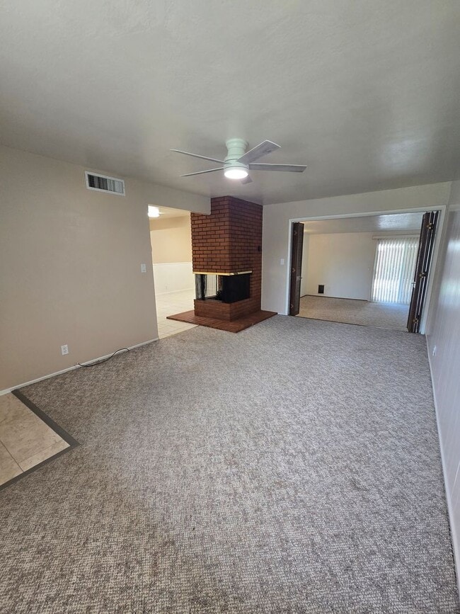 Building Photo - **** MOVE IN SPECIAL- 1/2 OFF FIRST MONTH ...