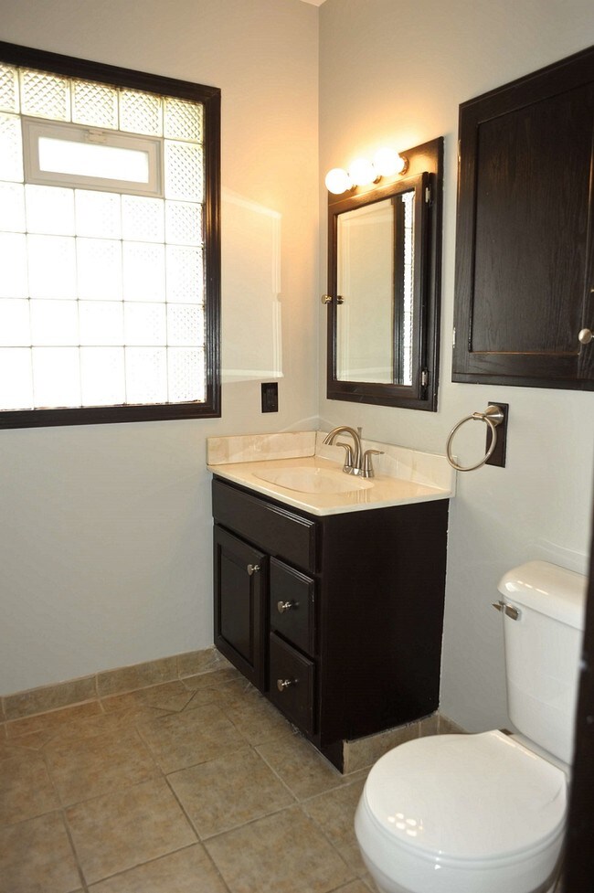 Building Photo - 1213 Lake Michigan Dr NW