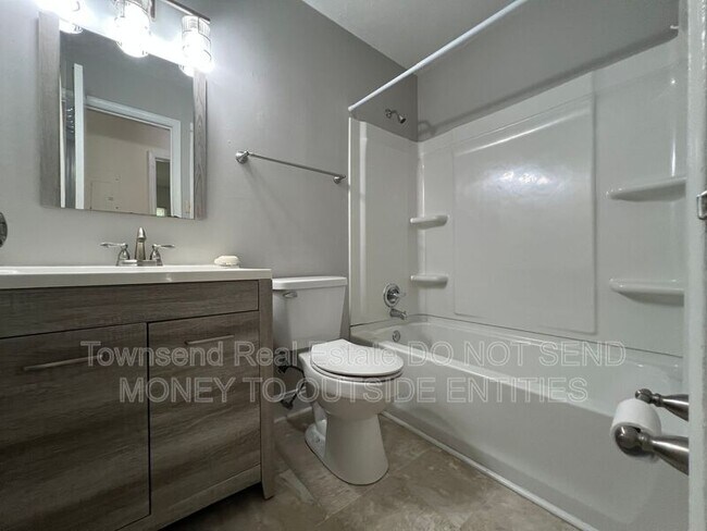 Building Photo - 2213 Stanton St