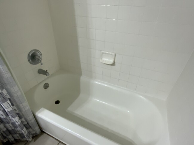 tub - 525 S Ardmore Ave