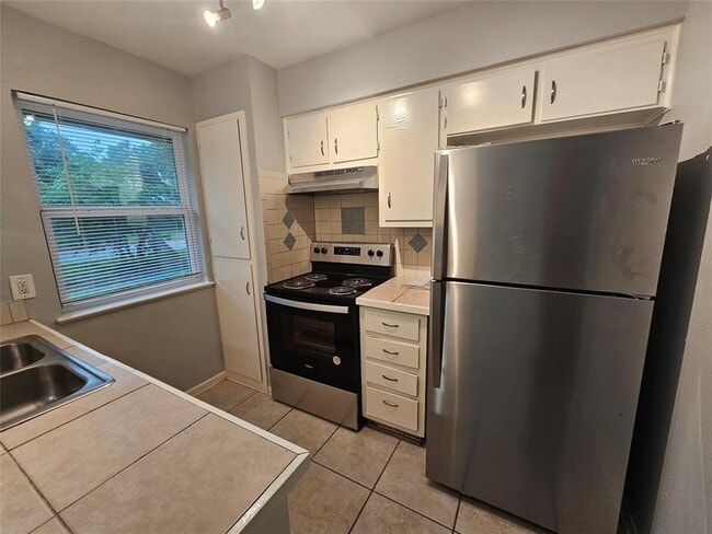 Building Photo - 1304 Glenda Dr