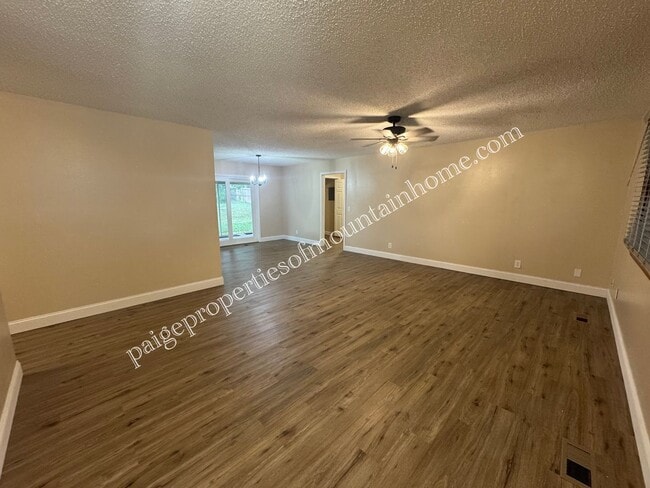 Building Photo - 412 Spring Park Dr