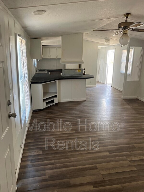 Primary Photo - 515 Moby Ct