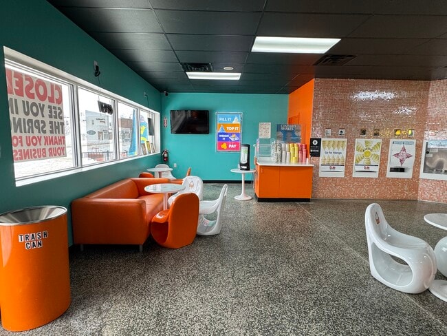 Building Photo - Twist Frozen Yogurt Oscoda