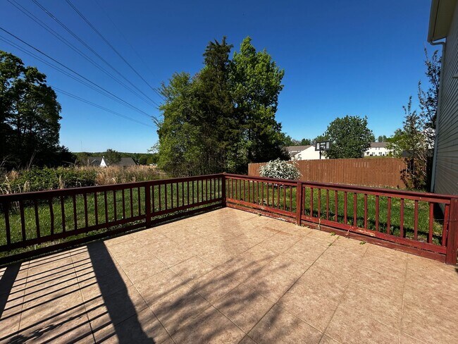 Building Photo - Beautiful 3 Bedroom Home With Bonus Room!!