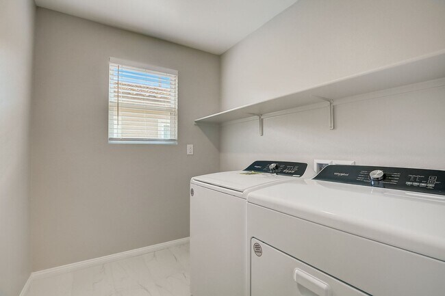 Building Photo - 10643 Enridge Ave