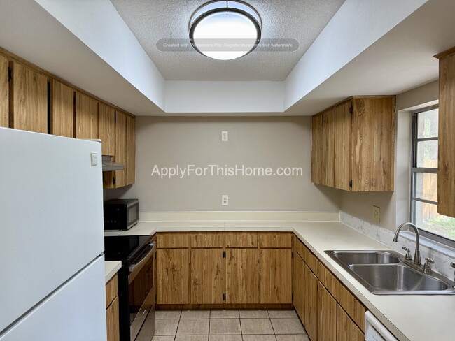 Building Photo - Single Family Home