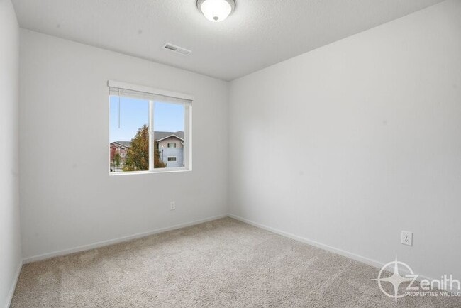 Building Photo - 11726 NE 23rd St