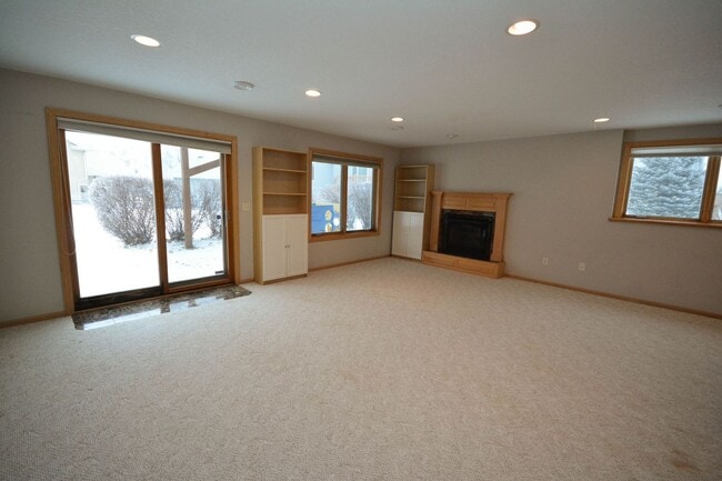 Building Photo - Beautiful walk-out ranch home at the end of a cul-de-sac!