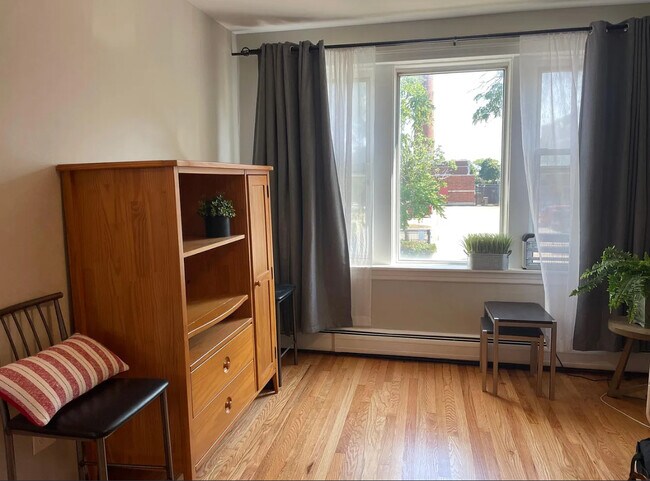 Building Photo - 6010 W Seminole St