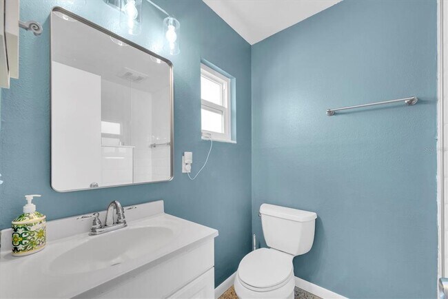 Building Photo - 3623 W Gray St