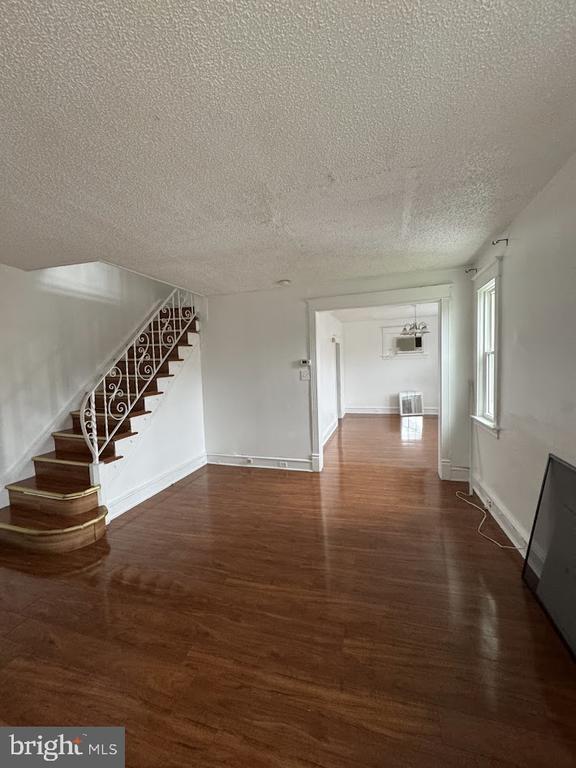Building Photo - 14 S Rigby Ave