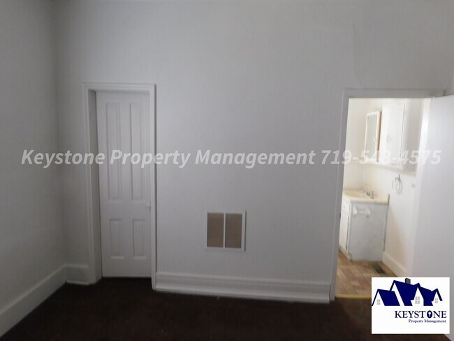 Building Photo - 906 N Glendale Ave
