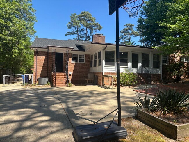 Building Photo - 1513 Raeford Rd