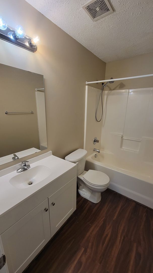 Building Photo - Price Reduction! 2 Bed, 2 Bath Home in Gre...