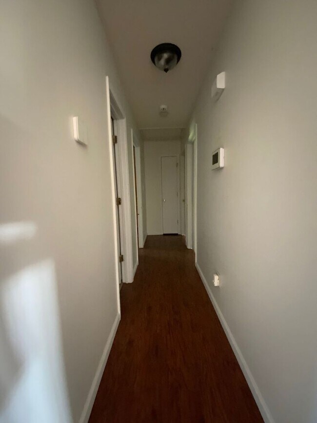 Building Photo - 3 BR 2 BA Southwest