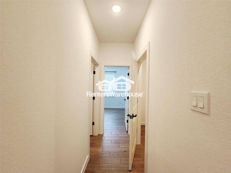 Building Photo - 8430 Bay Rdg Cir