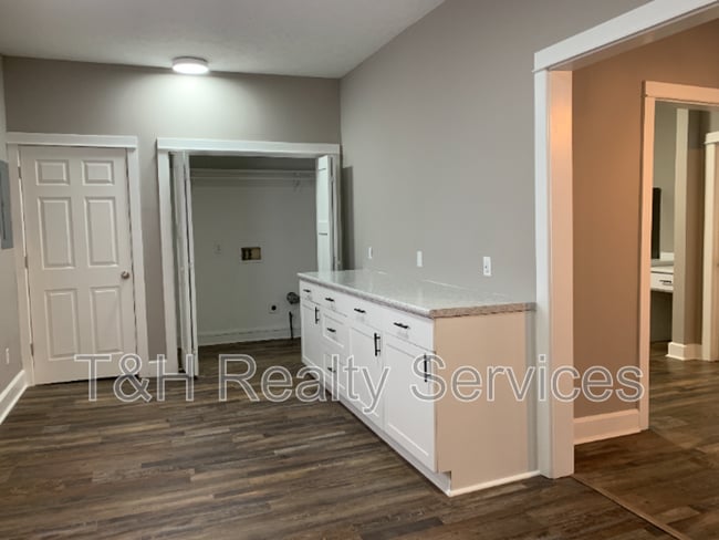 Building Photo - 234 N Addison St