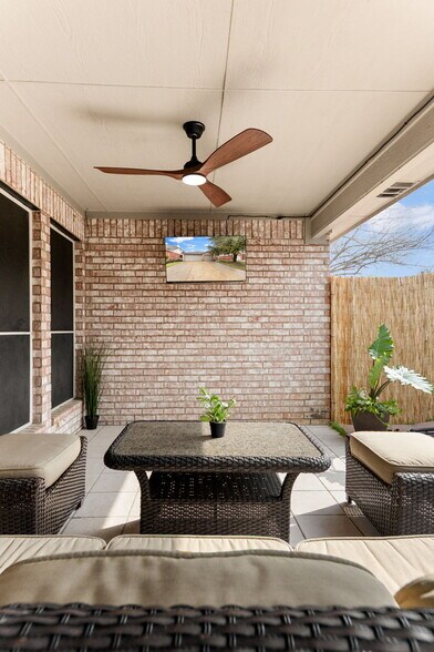 Building Photo - 4835 Crown Dr