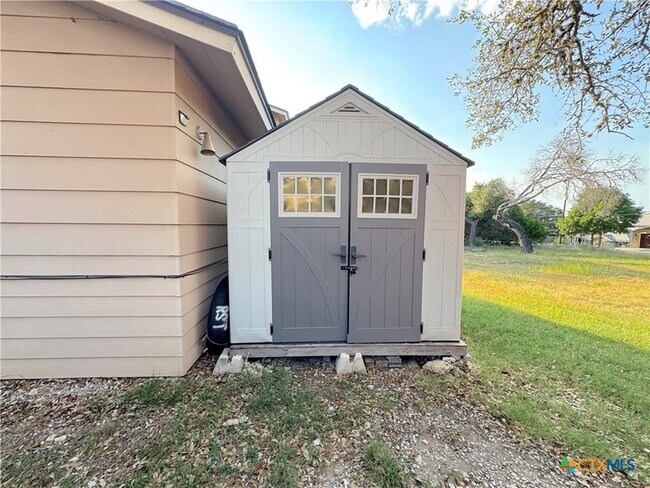 Building Photo - 850 Riviera Dr