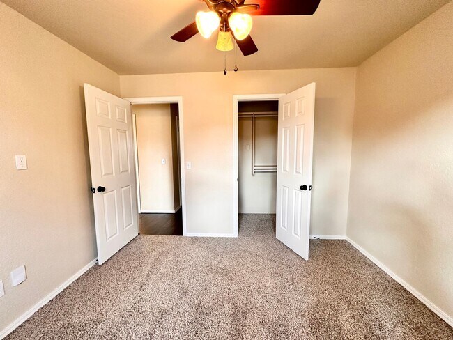 Building Photo - Spacious three bed home in Moore