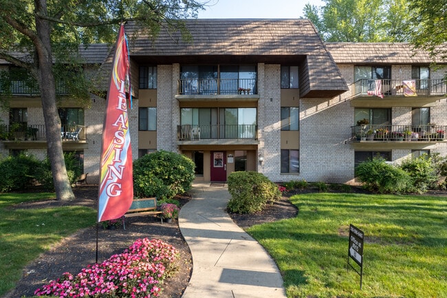 Leasing office - The Heritage at White Pond