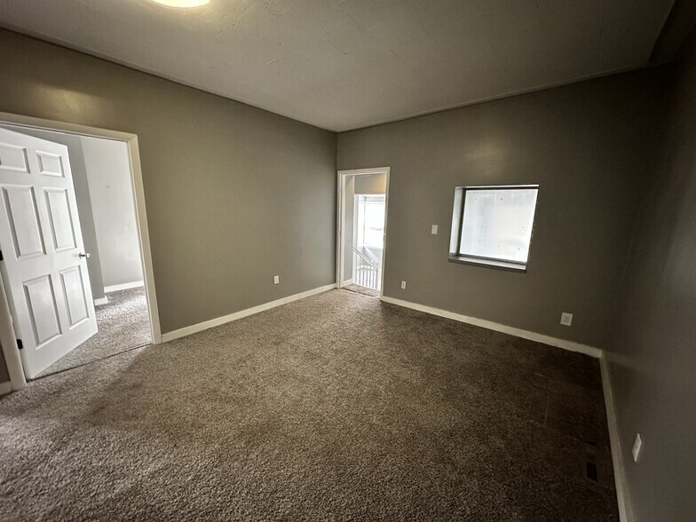 Second Living/Gathering Space - 437 Franklin St