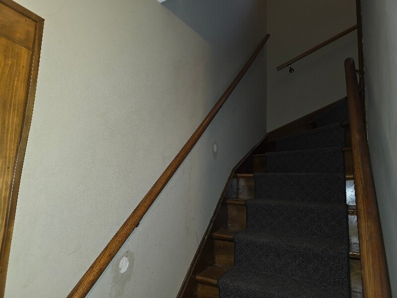 Building Photo - 727 S Rotherwood Ave