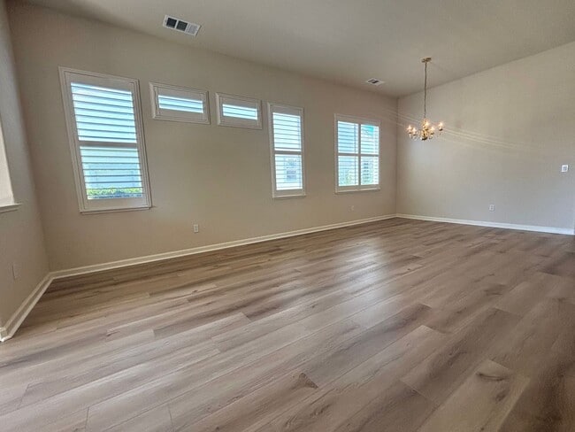 Building Photo - Gorgeous 3 Bed 2.5 Bath with SOLAR! 55+ Community