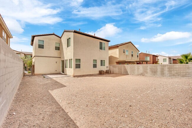 Building Photo - ADORABLE 4 BEDROOM HOME NEAR HOLLYWOOD & E SAHARA!