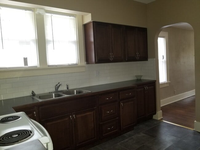 Building Photo - 2 Bedroom Ranch