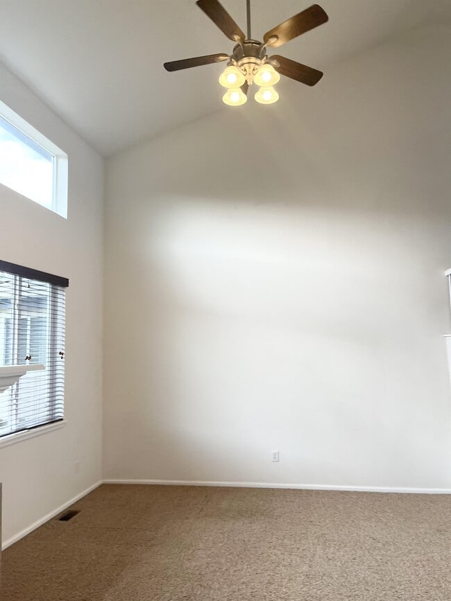 Building Photo - 1327 Graham Cir