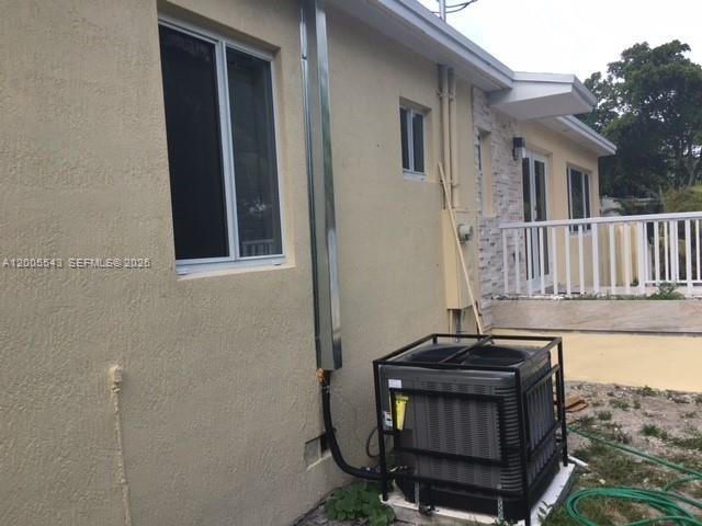 Building Photo - 805 NE 138th St