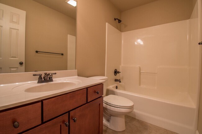 Building Photo - Luxurious Executive Row House in Northeast Fayetteville! Lawn care included!