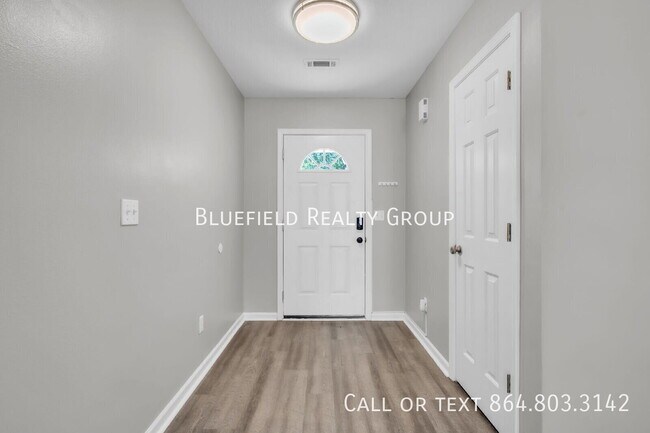 Building Photo - 106 Pine Needle Rd