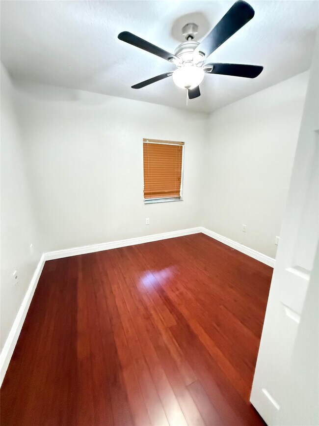 Building Photo - 2901 Riverside Dr